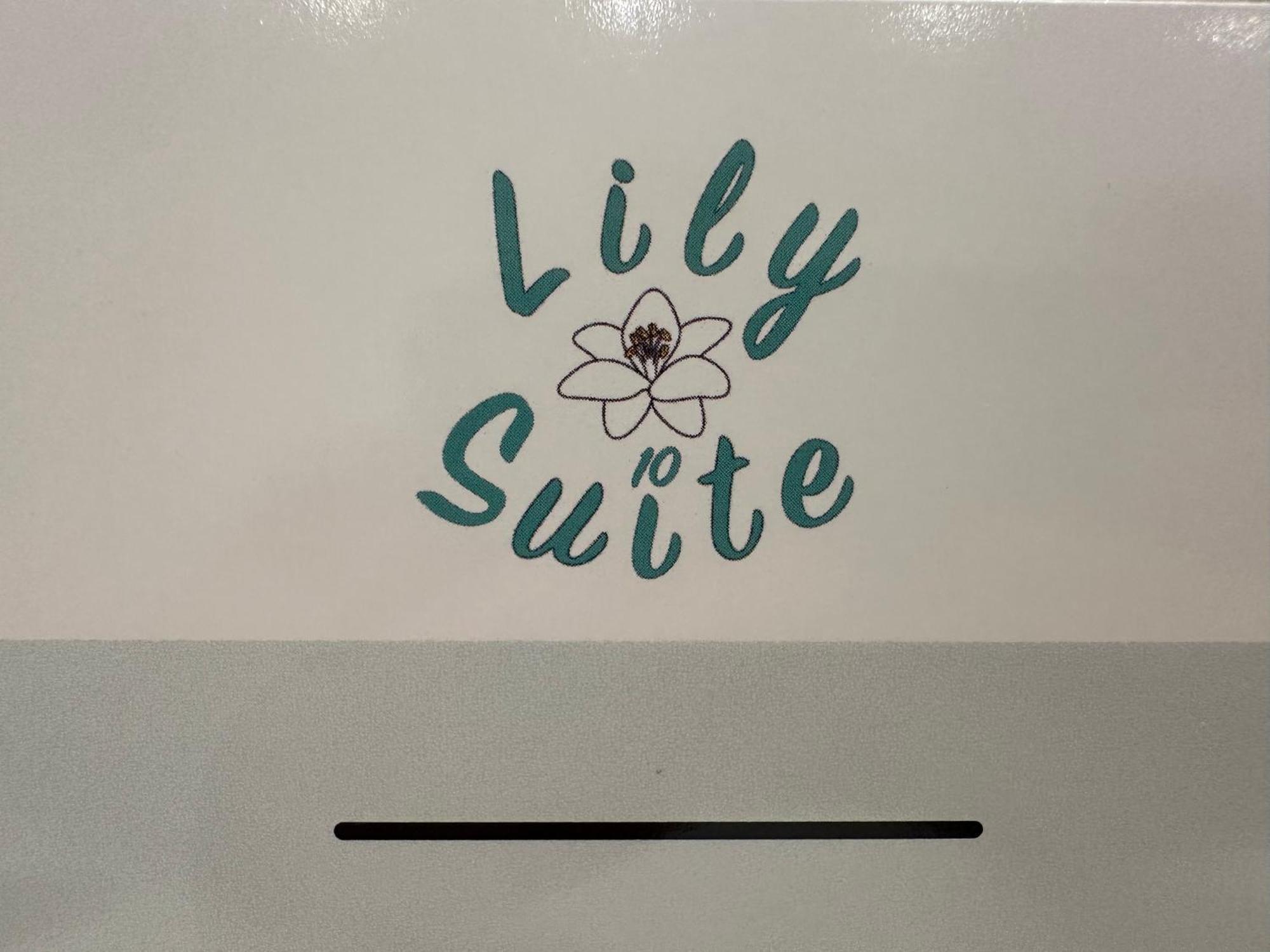 Lily 10