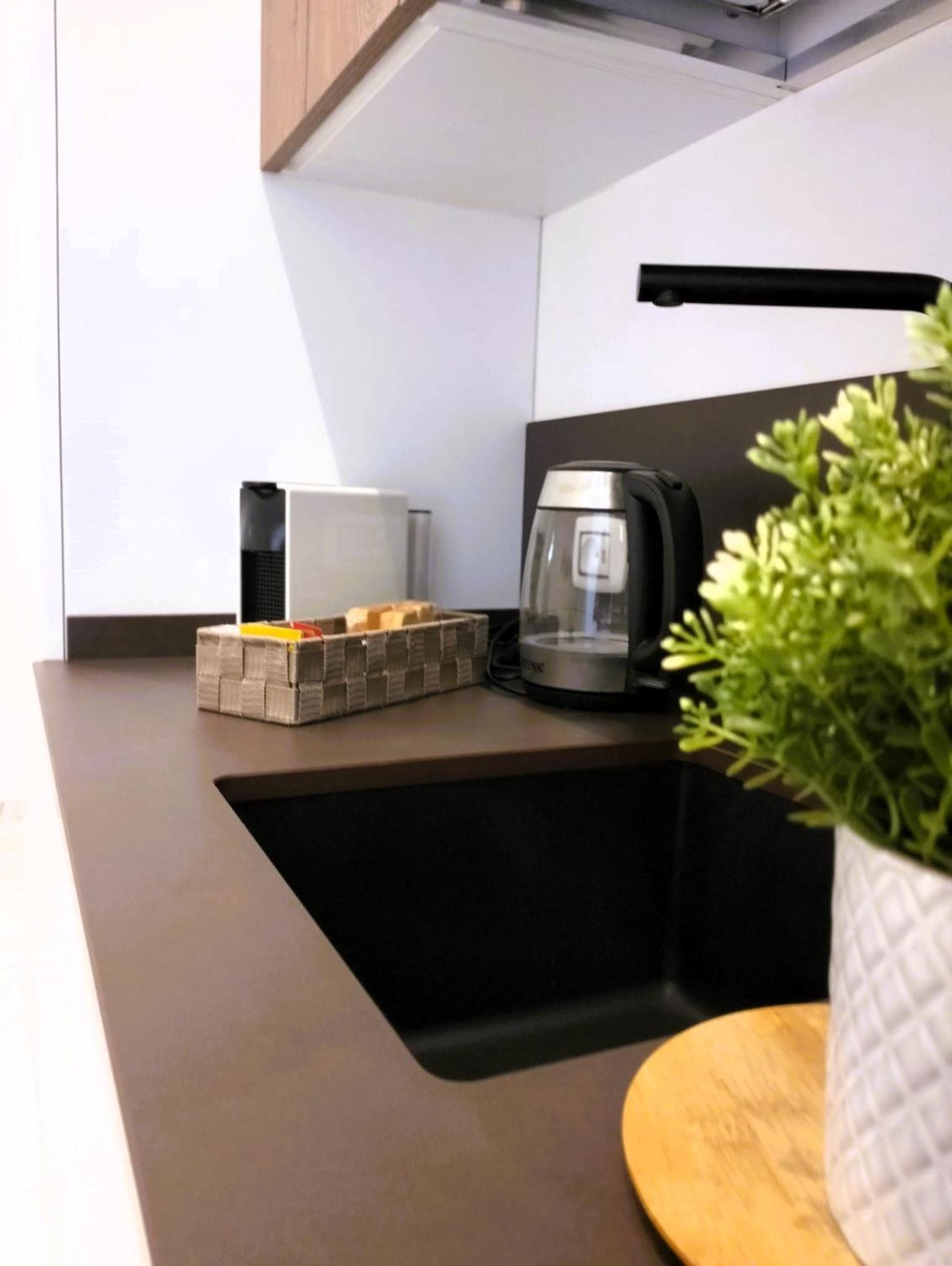 Lily 10 Apartment *